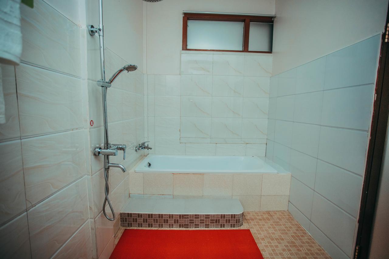 Amber Palace Hotel Myitkyinā Kültér fotó